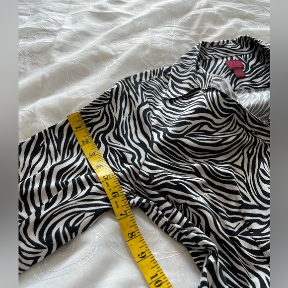 212 Collection Stretch Women’s Medium Black/White Button Down Top - Picture 10 of 14